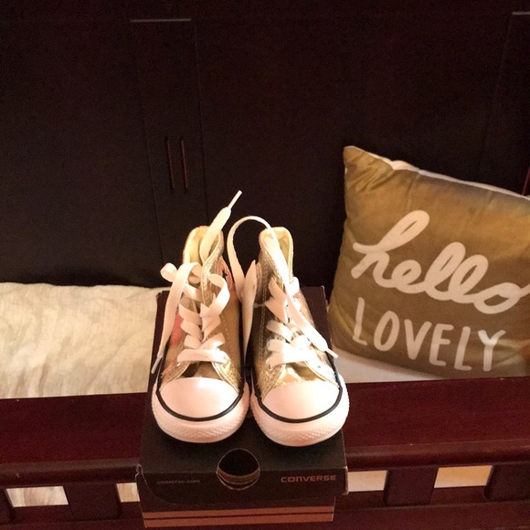 gold converse size 5